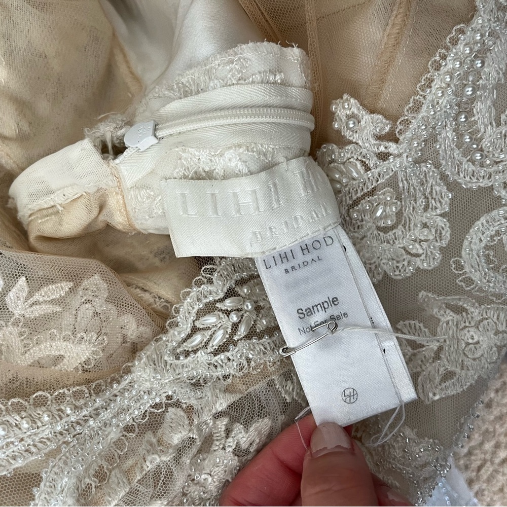 NWT Lihi Hod Sabine Wedding Dress in Ivory (2018) - Picture 5 of 12